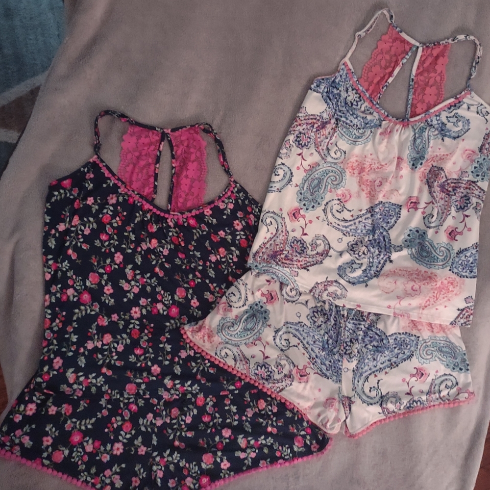 2 matching sleep wear